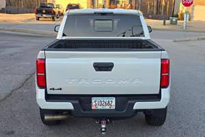 Toyota Tacoma TRD Sport 2024 Impecable, Doble Cabina, 4x4 - Product Image 3