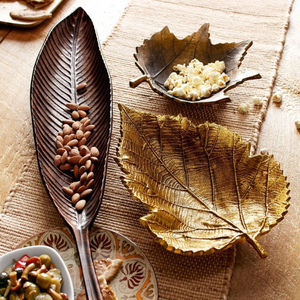 Plateau en métal à motif de feuilles creuses vintage exquis conçu pour l'affichage de présentation de fruits ou la pièce maîtresse de table luxueuse - Product Image 5