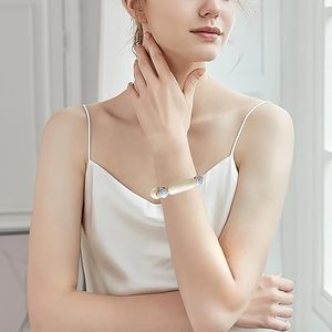 Brazalete de resina de calidad superior Brazaletes de resina duraderos y de moda con acabado metálico para mujer - Product Image 2