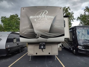 Usado 2018 Ford F-ort-r-i-v-e-r R-i-v-e-r--s-t-o-n-e 38RE - Product Image 4