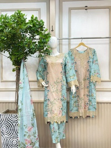 Colección Ssumaira que presenta vestido de invierno de 3 piezas tela algodón bordado Salwar Kameez Set - Product Image 3