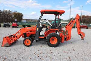 รถตักดิน Kubota พร้อม4WD B26สำหรับทำการเกษตร & เกษตรกรรม - Product Image 3