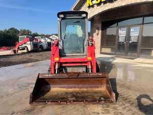 Cargador Compacto de Orugas TAKEUCHI TL8 2017 con Motor Diésel Kubota de Alta Eficiencia - Product Image 6