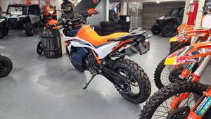 Motocicleta Todoterreno K-T-M-890 Adventure R 2025 con Motor Bicilíndrico en Paralelo de 889cc y 105HP - Product Image 4