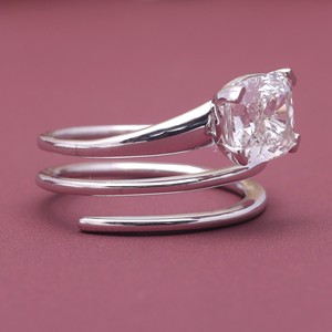 แหวนเพชรทรงคุชชั่นทรงเกลียว Avina Jewels ได้รับการรับรองจาก IGI เพชรเพาะเลี้ยงในห้องปฏิบัติการ ตัวเรือนทอง 14K ชุบโรเดียม แหวนหมั้นแบบโซลิแทร์ทันสมัย - Product Image 6