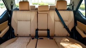 Nouveau Toyota 4Runner Automatique Conduite à Gauche avec Pneus R20 Intérieur Sombre Sièges en Cuir AWD Disponible à la Vente - Product Image 4