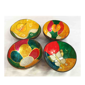 Bol à coquille de noix de coco minimaliste idéal pour les amateurs de smoothies cuisiniers à la maison ou toute personne cherchant une touche de style naturel - Product Image 1