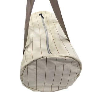 ถุงผ้าแคนวาสแบบมีซิปปิดของผู้ผลิตในอินเดียพิมพ์โลโก้ตามสั่งสำหรับโฆษณาส่งเสริมการขาย - Product Image 1