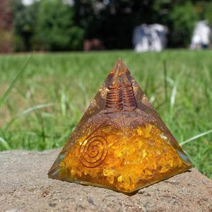Kim tự tháp năng lượng Citrine orgone tự nhiên với cuộn dây đồng và thạch anh rõ ràng-văn phòng tại nhà và bảo vệ tinh thần - Product Image 2