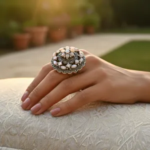 Anillo de cóctel Art Palace Vintage con flor y perla de agua dulce con engaste pavé en plata 925 para mujer, ideal para fiestas. - Product Image 1