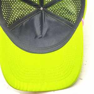 Casquette de sport imperméable à 5 panneaux personnalisée 2026, entièrement imprimée, avec trous perforés au laser sur le devant, avec cordon - Product Image 6
