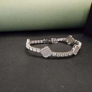 Pulsera de diamantes con diseño de flor única de diamante de corte redondo en oro macizo de 14kt para cada ocasión - Product Image 5