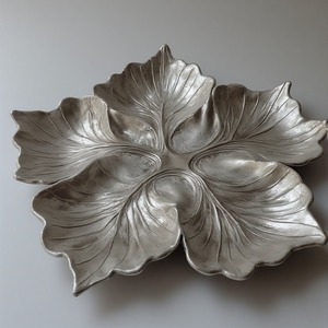 Servidor de frutas secas de lujo de forma redonda de aluminio y vidrio Premium con acabado dorado antiguo diseñado para una decoración elegante del hogar - Product Image 2