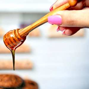 ช้อนน้ำผึ้งไม้พร้อมที่จับอะคริลิคสำหรับใช้ในบ้านและในครัวช้อนตักน้ำผึ้งใช้งานได้จริง - Product Image 1