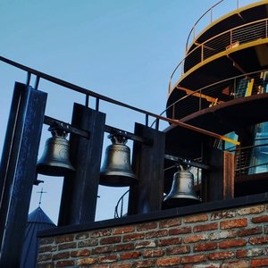 Campana de bronce italiana Escultura al aire libre 43kg 42cm Diámetro Nota LA - A2 Decorado con estilo religioso y logotipo para Iglesia - Product Image 6