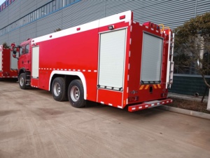 <span class=keywords><strong>Camion</strong></span> <span class=keywords><strong>de</strong></span> pompiers Sinotruk Howo 15000L pour le sauvetage d'urgence, véhicule <span class=keywords><strong>de</strong></span> lutte contre les incendies urbains - Product Image 4