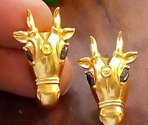 Pendientes pequeños de latón PVD de oro de 18 quilates para mujer, joyería a granel con superficie de textura, chapado en oro, empaquetado para mujer - Product Image 6