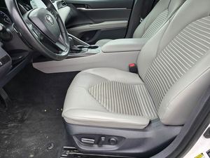 โตโยต้า แคมรี่ SE FWD ปี 2024 สีขาวสะอาด รถมือสอง พร้อมระบบสตาร์ทระยะไกล เบาะหนัง ภายในสีอ่อน เกียร์อัตโนมัติ ล้อแม็กซ์ ระบบนำทาง - Product Image 5