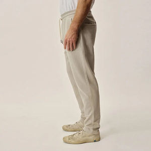 Pantalon de survêtement en coton uni de haute qualité pour homme avec cordon de serrage à la taille et poches latérales, coupe régulière, longueur complète, décontracté - Product Image 1