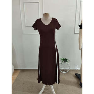 Robe midi à manches courtes et col en V pour femme avec détail rayé sur le côté, viscose à deux fils, 37560 - Café - Product Image 5
