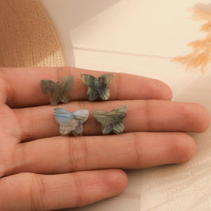 หินบำบัดอัญมณีหลวมรูปผีเสื้อขนาด12X15มม. แกะสลักด้วยมือจากธรรมชาติ - Product Image 1