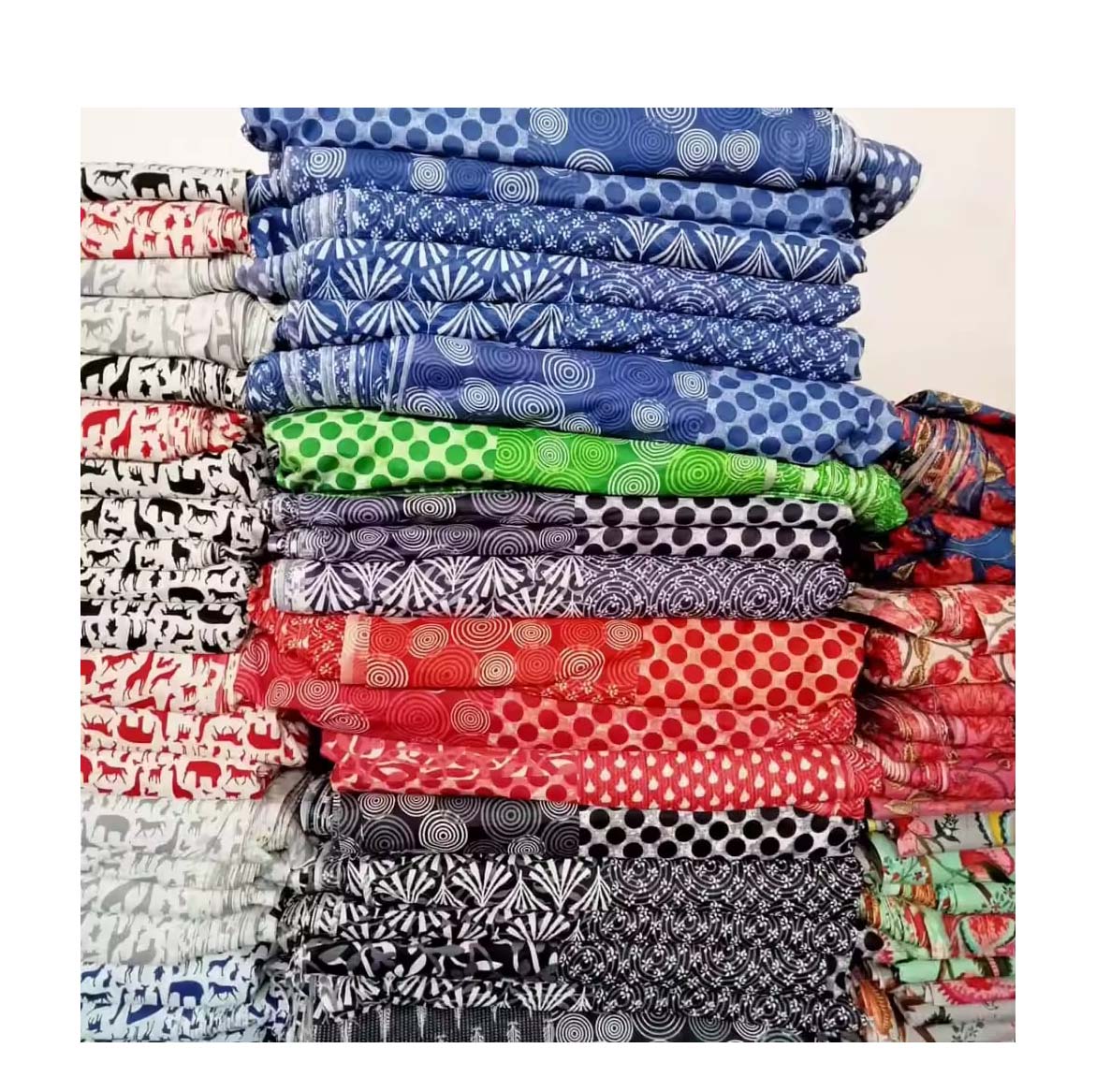 Wholesaler and Manufacturer of Handmade Cotton Printed and Running Fabric Dress Raw Material