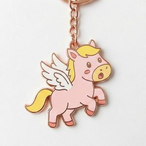 Porte-clés licorne en émail souple plaqué or en zinc, impression UV 2D personnalisée par le fabricant, mignon pour enfants - Product Image 1