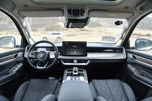 SUV automatique 3.0T d'occasion 2024, spacieux, configuration 5 ou 7 places, performances de conduite fluides, entretien soigné, importé du Japon - Product Image 2