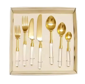 Juego de cubiertos de metal pulido dorado de tendencia con asas de acrílico transparente para juegos de cubiertos de vajilla de hoteles y restaurantes - Product Image 6
