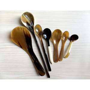 Ensemble de 7 cuillères à couverts en corne Vaisselle de table Utilisation de la salade Ensemble de couverts Grandes poignées Matériau lourd Produit en résine Hnadles - Product Image 1