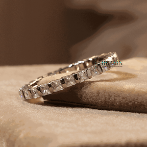 Princess Cut Diamond Bar Setting Full Eternity Wedding Band para mujer - Product Image 1