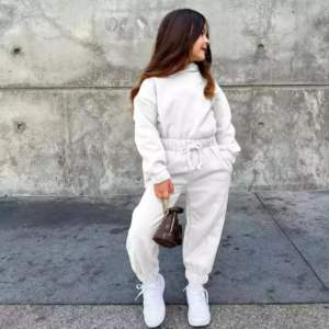 Ensembles de survêtements pour filles OEM pour enfants ensemble de deux pièces à capuche personnalisé pour petites filles ensemble de vêtements en polaire orange foncé pour filles à bas prix - Product Image 3