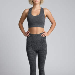 Nouvelle conception, haute qualité, tenue de yoga décontractée en toile unie pour femmes, respirante, ensemble de sport de fitness 2 pièces, short ajusté, mince - Product Image 3