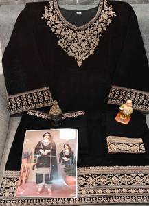 Eid & Ramdan Month Special Soft Viscose Velvet Silk Top & Pent Dupatta Set Bordado Trabajo a la tarifa más baja - Product Image 3