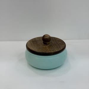 Vente flash : Ensemble de 2 bols en fer avec finition émaillée, design classique, avec couvercles en bois et plateau de service pour les occasions de mariage et de fête - Product Image 4