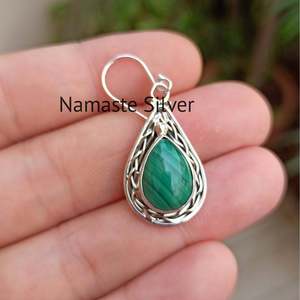 Boucles d'oreilles pendantes en argent sterling 925 faites à la main, design goutte d'eau en malachite pour femmes - Product Image 4