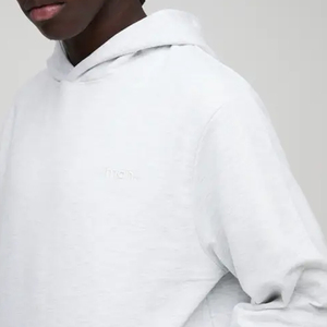 Ensemble de survêtement pour homme à coupe décontractée avec un ajustement confortable, un matériau respirant et durable, logo personnalisé, couleur et design, à capuche avec poche - Product Image 2
