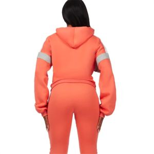 Chándal apilado moderno para mujer: cómodo y elegante para estilos de vida activos - Product Image 5