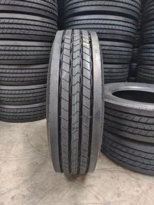 Pneu de direction Smooth-tracking 285/75R24.5 conçu pour un contrôle précis, une usure constante et une forte stabilité routière pour les camions de transport - Product Image 6