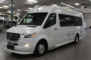 Autocaravana de Lujo INTER STATE 24GL de Segunda Mano, Económica, Clase B, Años 2023-2025, para Campamentos Familiares, con Emisión Euro 3, 5 Plazas, de Aluminio - Product Image 3