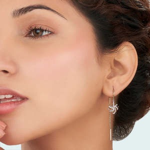 ต่างหูเพชรทรงหยดน้ำ Astral Bloom Gold Stud สำหรับผู้หญิง - Product Image 2