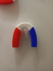 พลาสติกฝรั่งเศสนิ่มลาย100% โลโก้ที่กำหนดเองได้แผ่นปิดปาก3สี1ชิ้น - Product Image 3