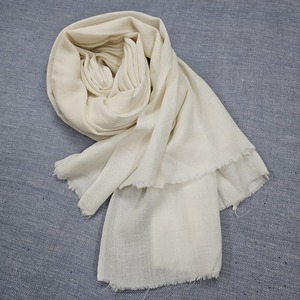 Étoles longues en soie sur mesure, alliant élégance, chaleur, vintage, écologiques, parfaites pour toutes les saisons, texture douce, design intemporel. - Product Image 3