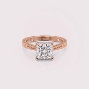 Bague de fiançailles en diamant de laboratoire de forme princesse certifiée IGI, gravée de motifs floraux vintage, en or jaune/blanc et rose 14 carats - Product Image 1