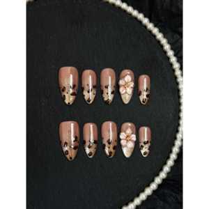 Ongles press-on Golden Leopard Muse : Design élégant et accrocheur - Product Image 1