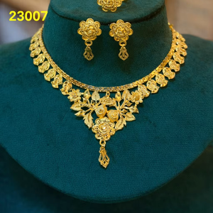 Ensemble de collier floral plaqué or traditionnel avec boucles d'oreilles et bague, bijoux pour mariée et occasions spéciales, modèle n° 23007 - Product Image 1