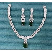 Parure de collier et boucles d'oreilles de mariée indienne pour femme, plaqué or 14 carats, laiton, zircon taille émeraude, motif floral - Product Image 1