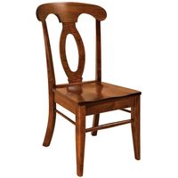Silla de madera maciza de aspecto real con acabado detallado para mejorar la estética de los ambientes interiores de lujo