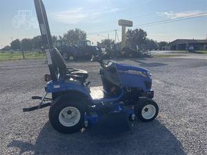 Tracteur à roues diesel 4x4 New Holland Workmaster 25S 70 CV, modèle 2023 - Product Image 5