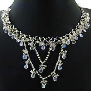 สร้อยคอเงินประดับมูนสโตนสำหรับผู้หญิง ดีไซน์สวยงาม สายโซ่เส้นเล็ก - Product Image 2